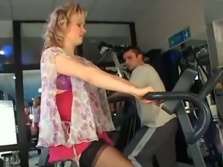 Pregnant milf gets a workout