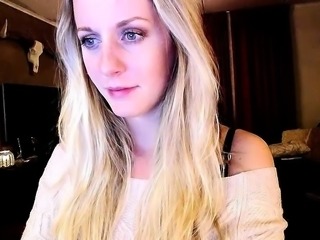 amateur charismabanks flashing boobs on live webcam