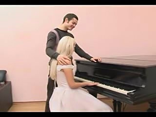 Fucking the bride that sits at the piano